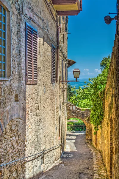 Wąskie backstreet w San Gimignano — Zdjęcie stockowe