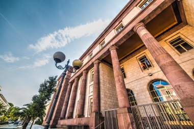 Açık bir günde Sassari Adliye