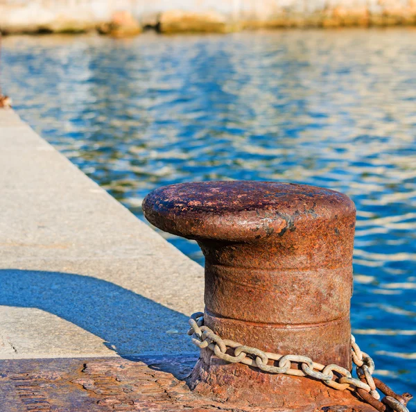 Close up of a rusty bollard — Stock Photo, Image