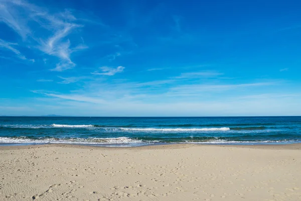 Vit sand i Platamona beach — Stockfoto