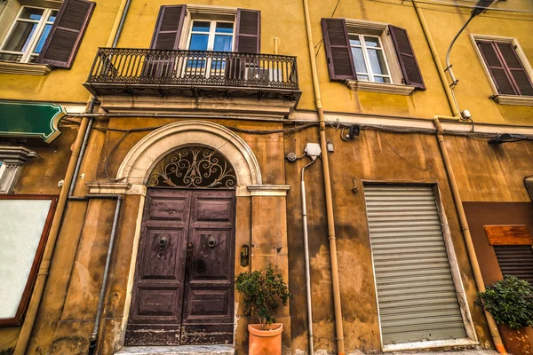 Hermosa fachada en Sassari — Foto de Stock