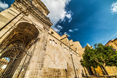 Sassari duomo mavi gökyüzü altında