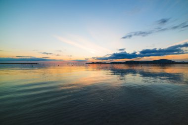 Alghero kıyı alacakaranlıkta