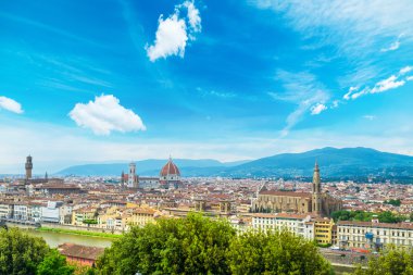 Floransa üzerinde bulutlu gökyüzü