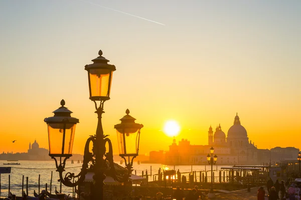 Clássico poste de luz na Praça San Marco — Fotografia de Stock