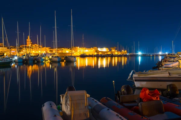 Paisaje urbano de Alghero visto desde el puerto — Foto de Stock