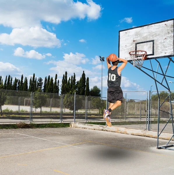 Bir basketbol oyun alanında jam — Stok fotoğraf