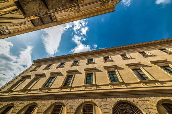 Cielo azul sobre el centro de Sassari —  Fotos de Stock