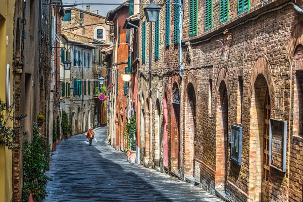 Smalle straat in Toscane — Stockfoto