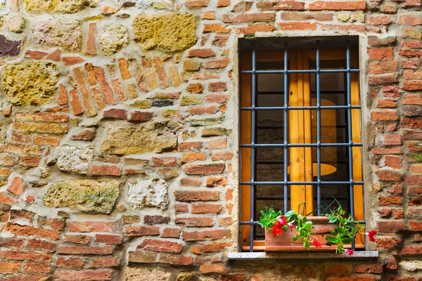 Rustic window in Tuscany — Stock Photo, Image