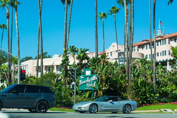 El Hotel Beverly Hills en un día despejado — Foto de Stock