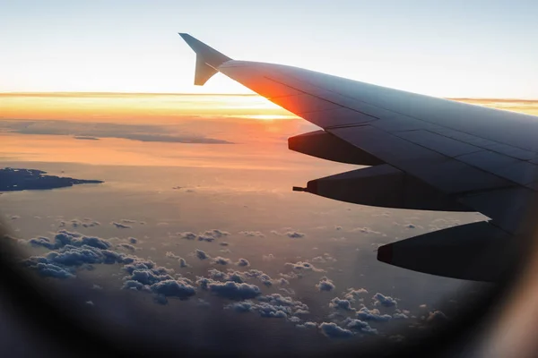 Sonnenuntergang vom Flugzeug aus gesehen — Stockfoto