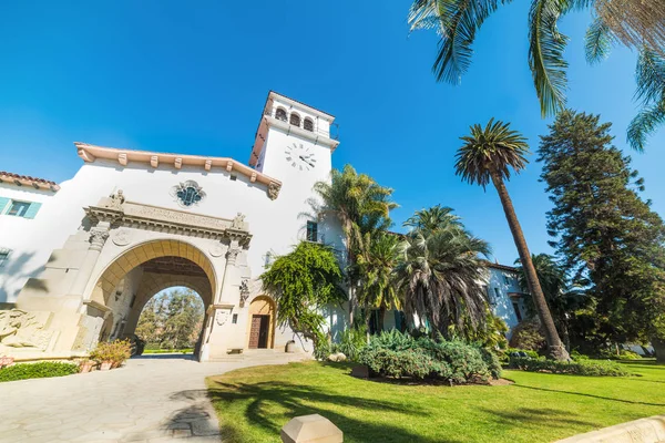 Palazzo di giustizia di Santa Barbara in una giornata limpida — Foto Stock