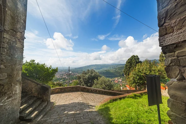 Muros de piedra en Montecatini — Foto de Stock