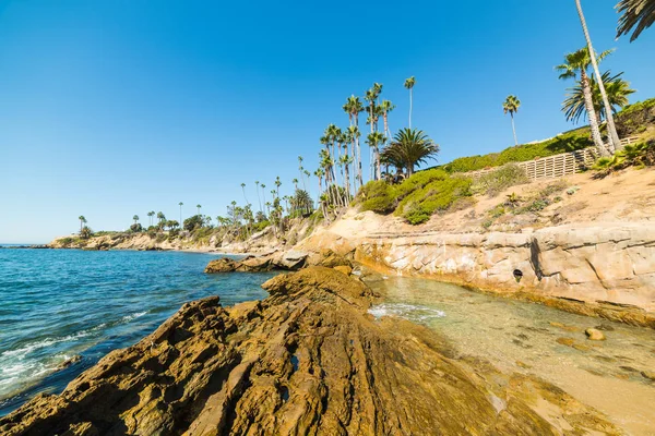 ROTSENSTRANDEN in Laguna Beach — Stockfoto