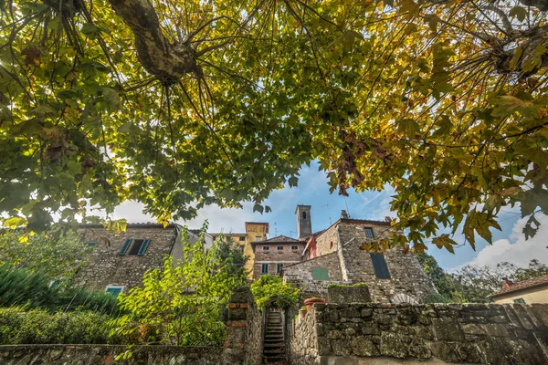 Gamla hus i Montecatini — Stockfoto