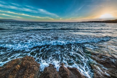 Le Bombarde plaj deniz kaya