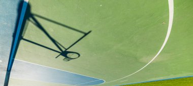 Gölge baş aşağı delik