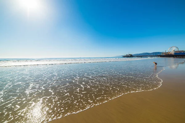 Holčička v Santa Monica beach — Stock fotografie