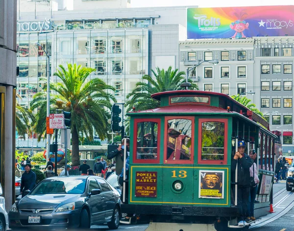 Cable car in downtown San Francisco — Stock Photo, Image