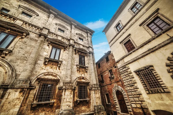 Historische gebäude in montepulciano — Stockfoto