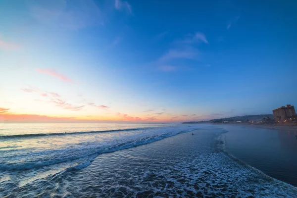 Färgsprakande solnedgång i Pacific beach — Stockfoto