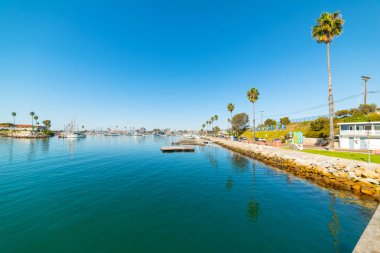 Oceanside Harbor mavi su
