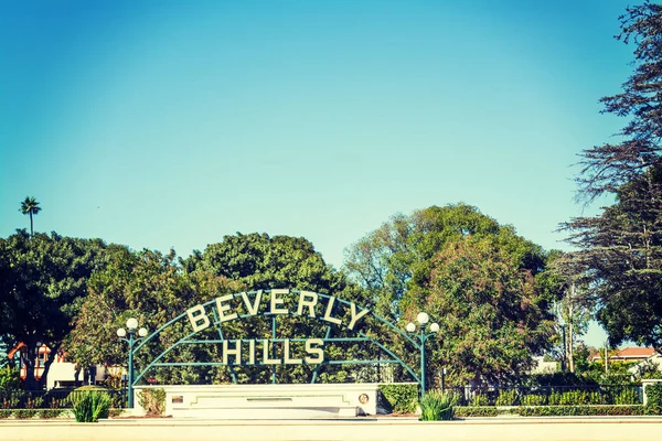 Açık bir günde tabelada Beverly Hills — Stok fotoğraf