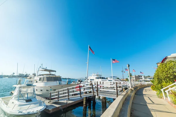 Båtar i Balboa island — Stockfoto