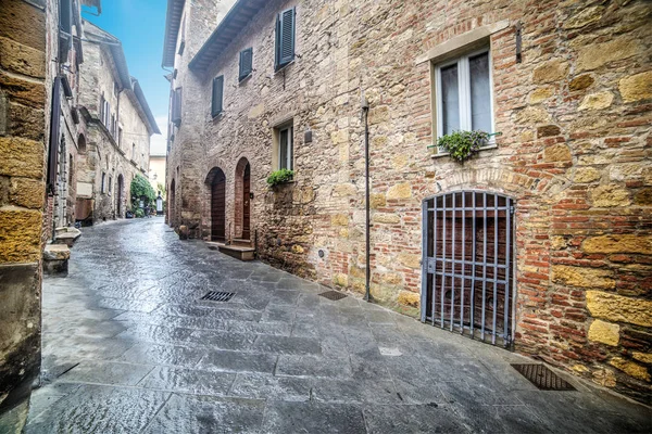 Enge straße in montepulciano — Stockfoto