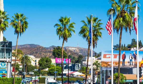 Знак Голлівуду видно з бульварі Голлівуд — стокове фото