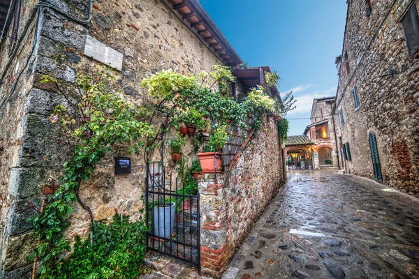 Picturesque corner in Monteriggioni — Stock Photo, Image