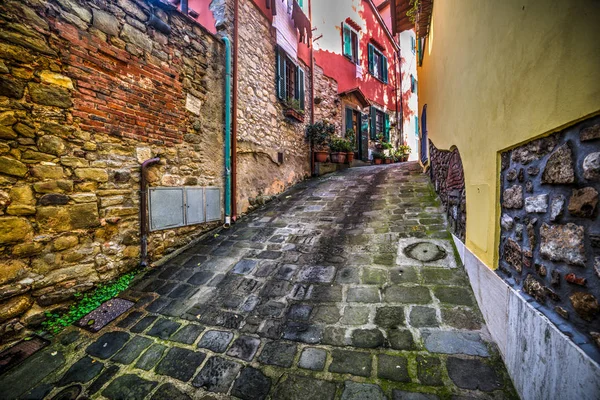 Montecatini içinde dar backstreet — Stok fotoğraf