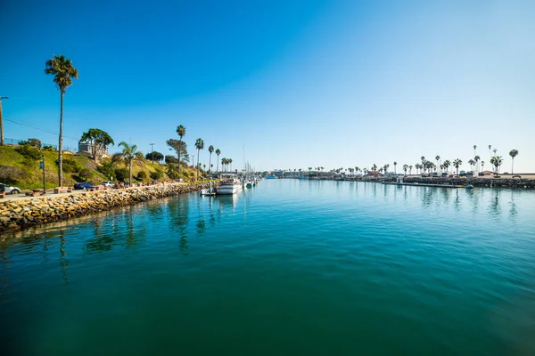 Blue water in Oceanside harbor — Stock Photo, Image