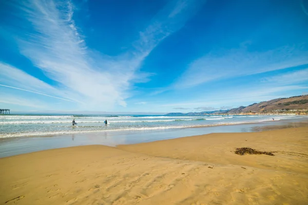 Surfaři v Pismo Beach — Stock fotografie