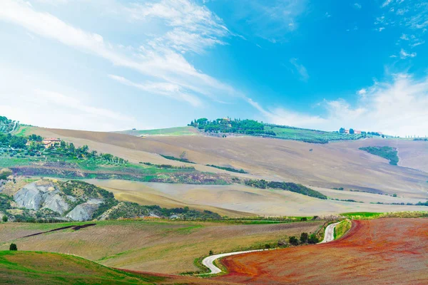 Céu azul sobre um vale na Toscana — Fotografia de Stock