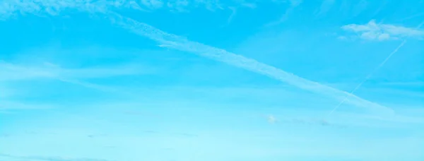 Pequenas nuvens no céu — Fotografia de Stock