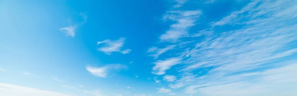 Blue and white sky — Stock Photo, Image