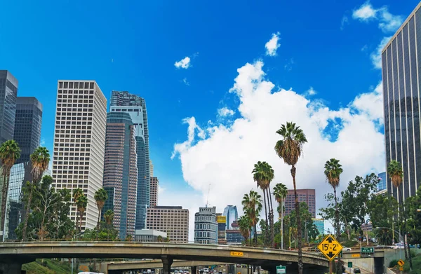 Moln i downtown L.A. — Stockfoto
