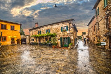Monteriggioni ana kare yağmurdan sonra
