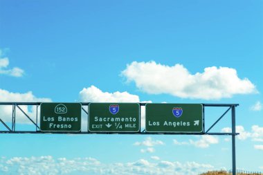 Sacramento ve Los Angeles 5 otoyol işaretleri 