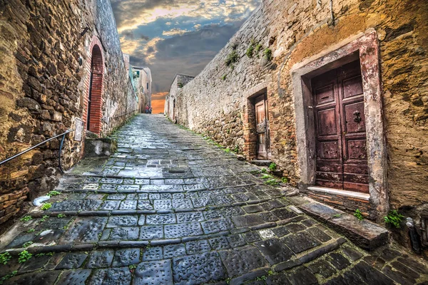 Rua estreita em Montepulciano — Fotografia de Stock