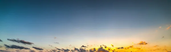 Wolken bij zonsondergang in Sardinië — Stockfoto