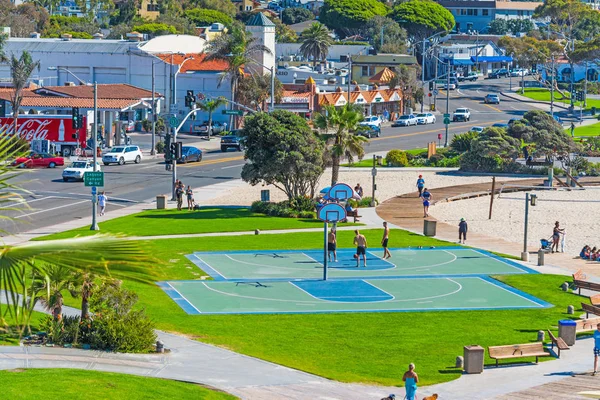 Basketball courts in Laguna Beach shoreline — Stock Photo, Image