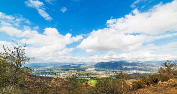Долина Сан-Фернандо видна с горы Ли — стоковое фото