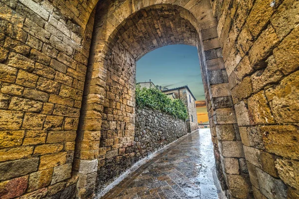 Muralha da cidade de Monteriggioni ao pôr do sol — Fotografia de Stock