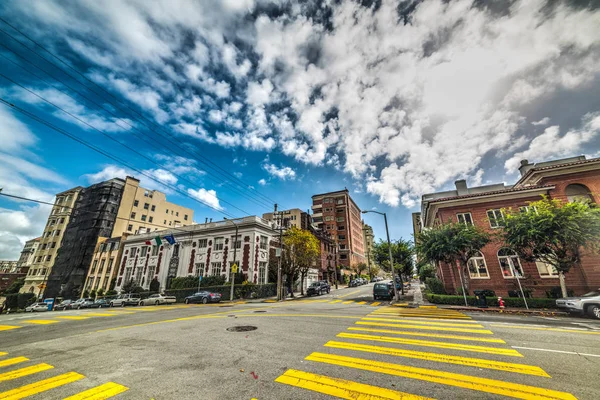 Rozptýlené mraky nad San Francisco — Stock fotografie