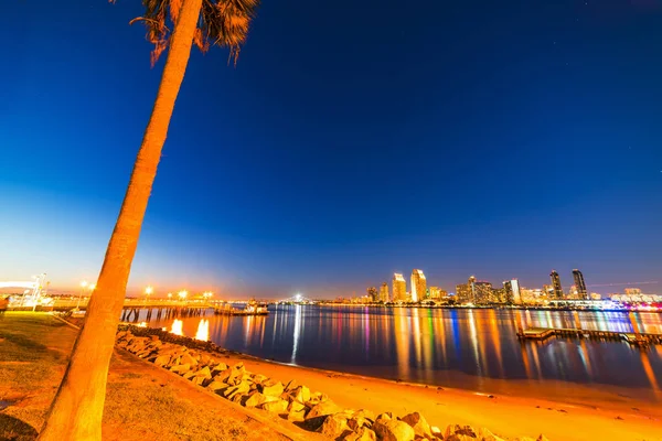 San Diego centrum gezien vanaf Coronado island — Stockfoto