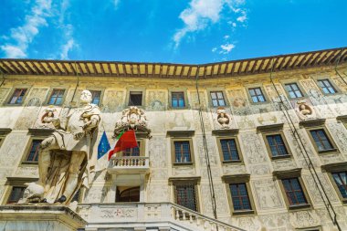 Cosimo I statue in Piazza dei Cavalieri in Pisa