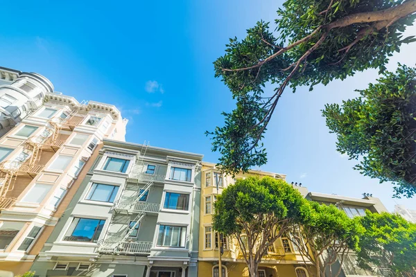 Edificios victorianos en San Francisco — Foto de Stock